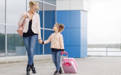 Mãe impedida de viajar com filho será indenizada por companhia aérea
