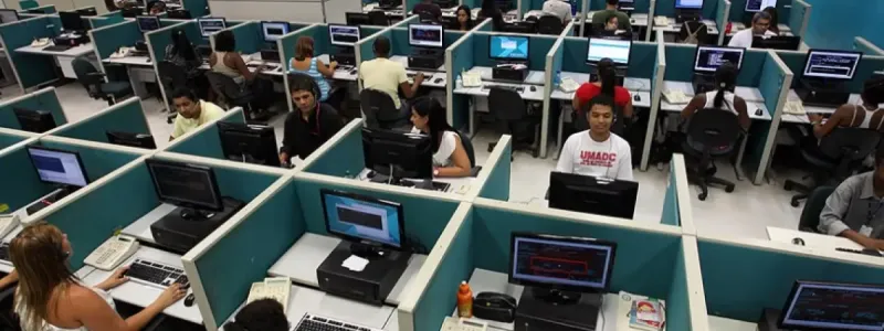 Terceirização de call center causa multa de R$ 6 milhões