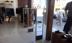 Cliente é indenizada por alarme falso ao sair de loja
