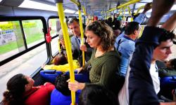 Acidente em interior de ônibus gera reparação por danos
