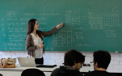 Assédio Moral: Teve que trabalhar na garagem e foi indenizada