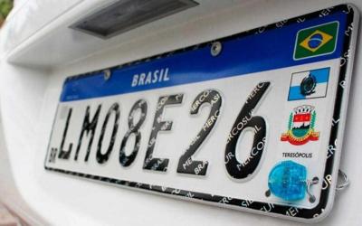 Novas placas de veículos serão obrigatórias em abril