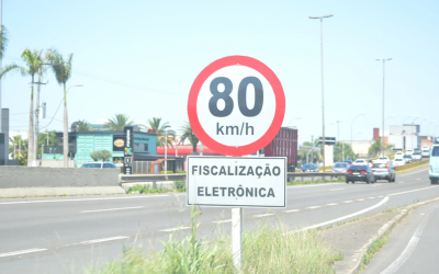 Cai obrigatoriedade de placas avisando sobre radares