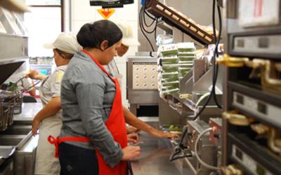 Atendente considerado feio não prova assédio e não será indenizado