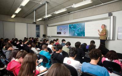  Cobrança indevida feita por universidade gera indenização