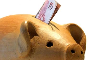 Banco indenizará correntista por débitos indevidos em poupança