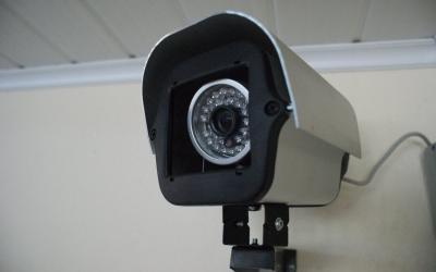 Empresa que instalou câmeras em banheiro é condenada em danos morais