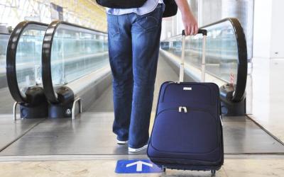 Passageiros com bagagem de mão ficam por último na fila de embarque